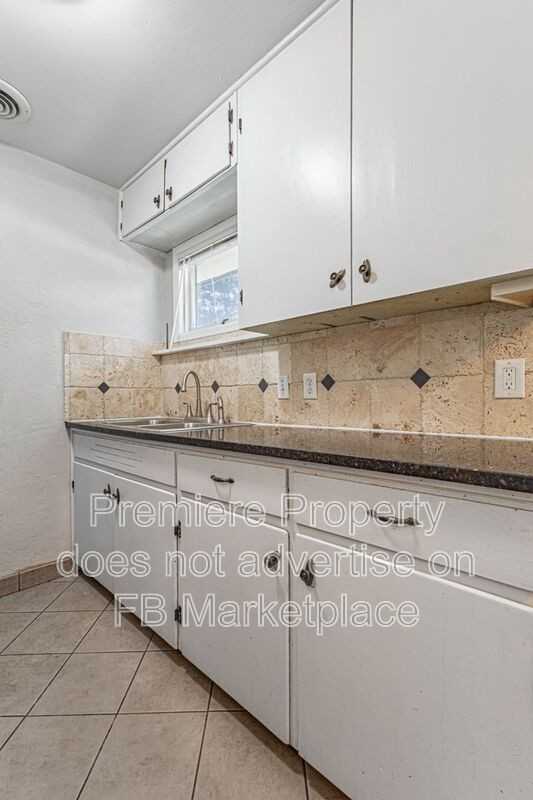 1112 E Elm St - Photo 4 of 12