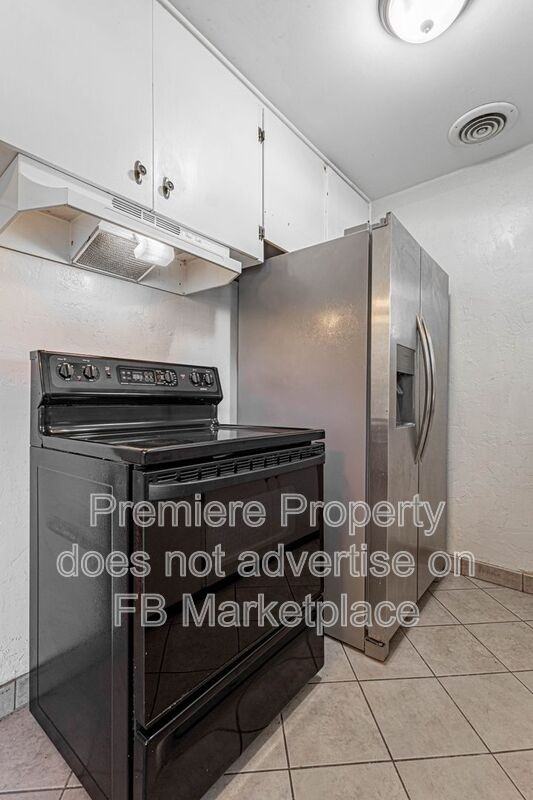 1112 E Elm St - Photo 5 of 12
