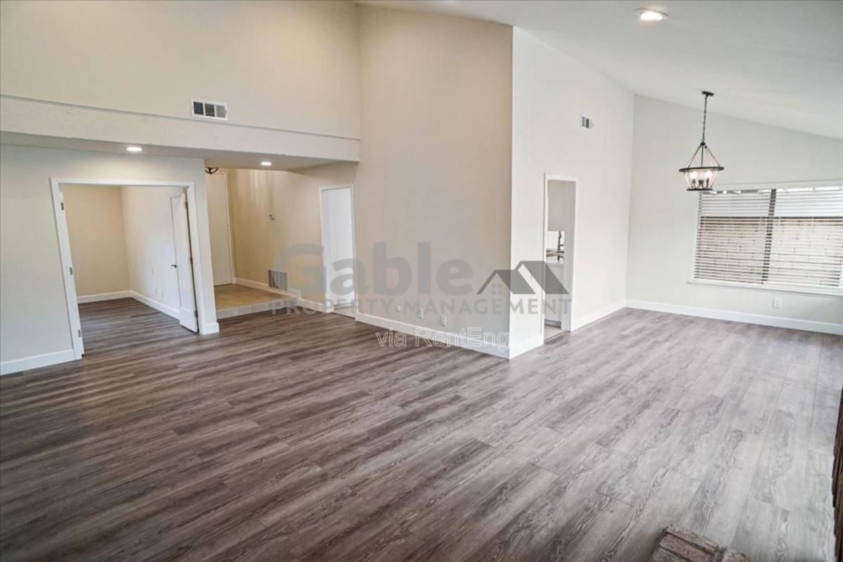 23922 Avenida Entrana - Photo 3 of 10