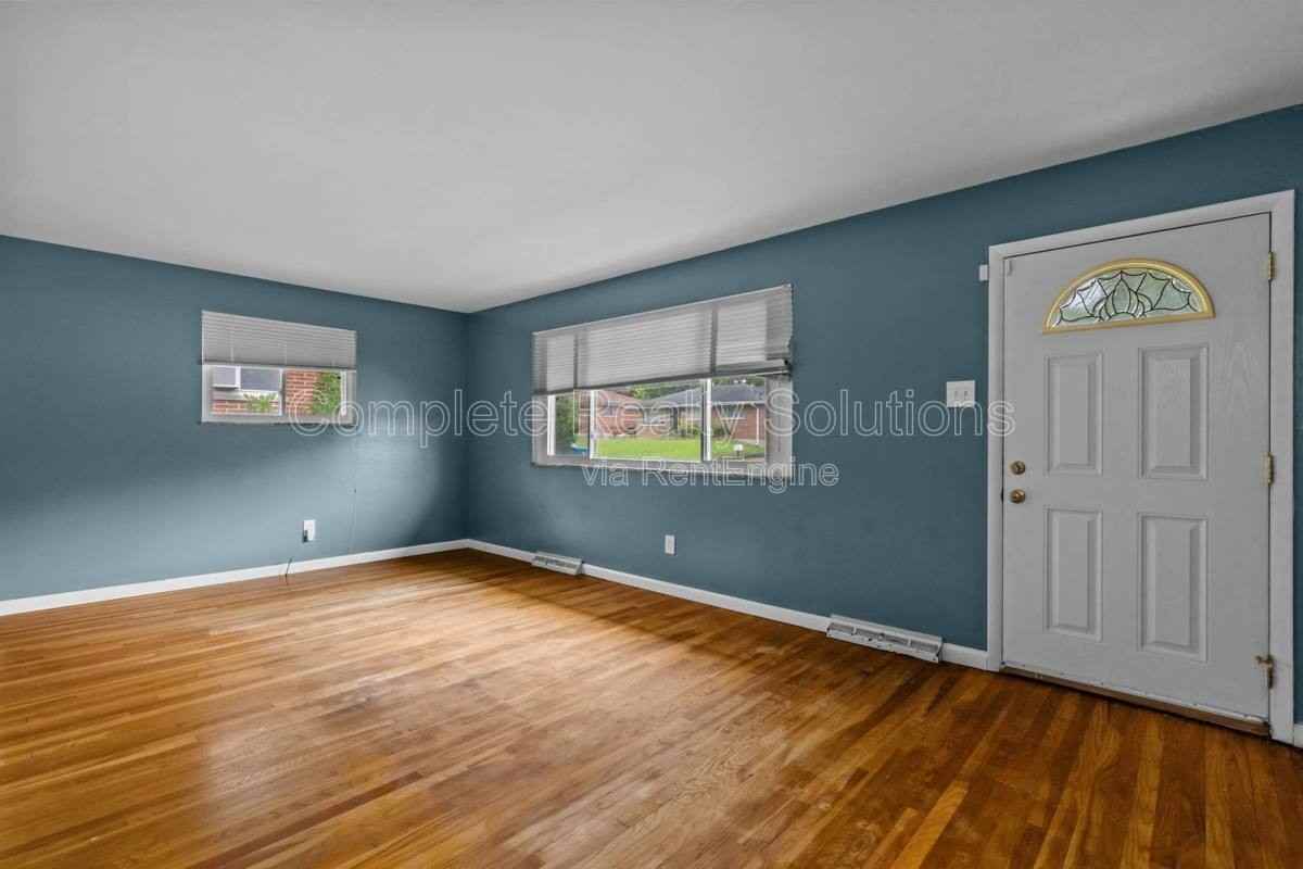 1149 Walker Ave - Photo 3 of 10