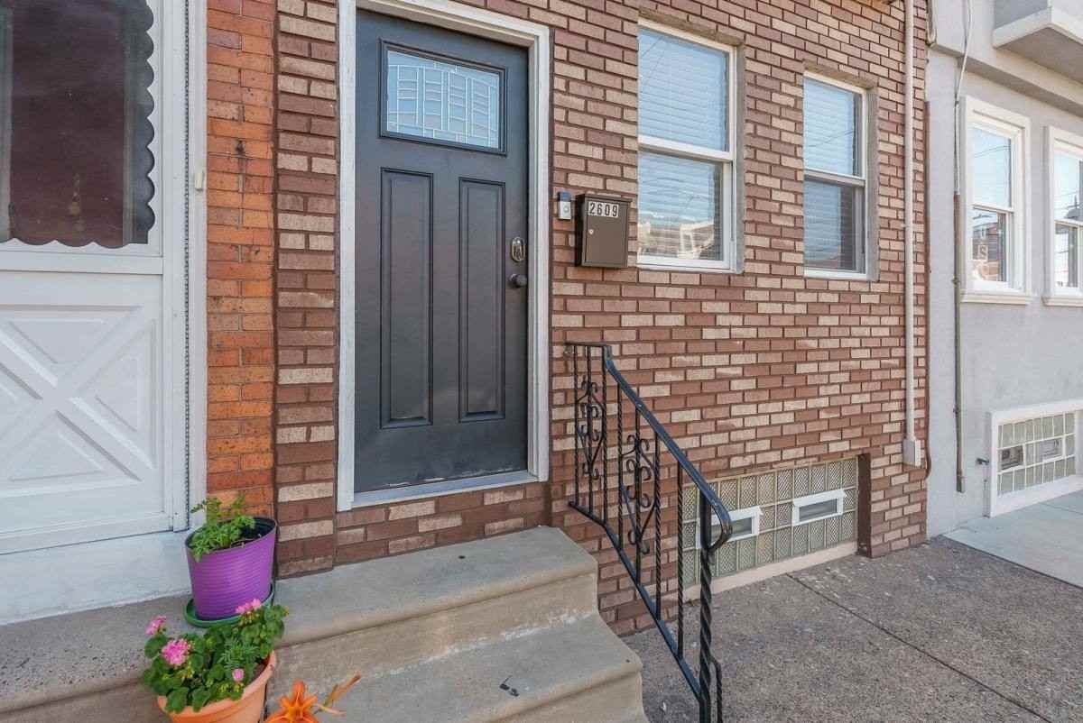 2609 E Ontario St - Photo 2 of 10
