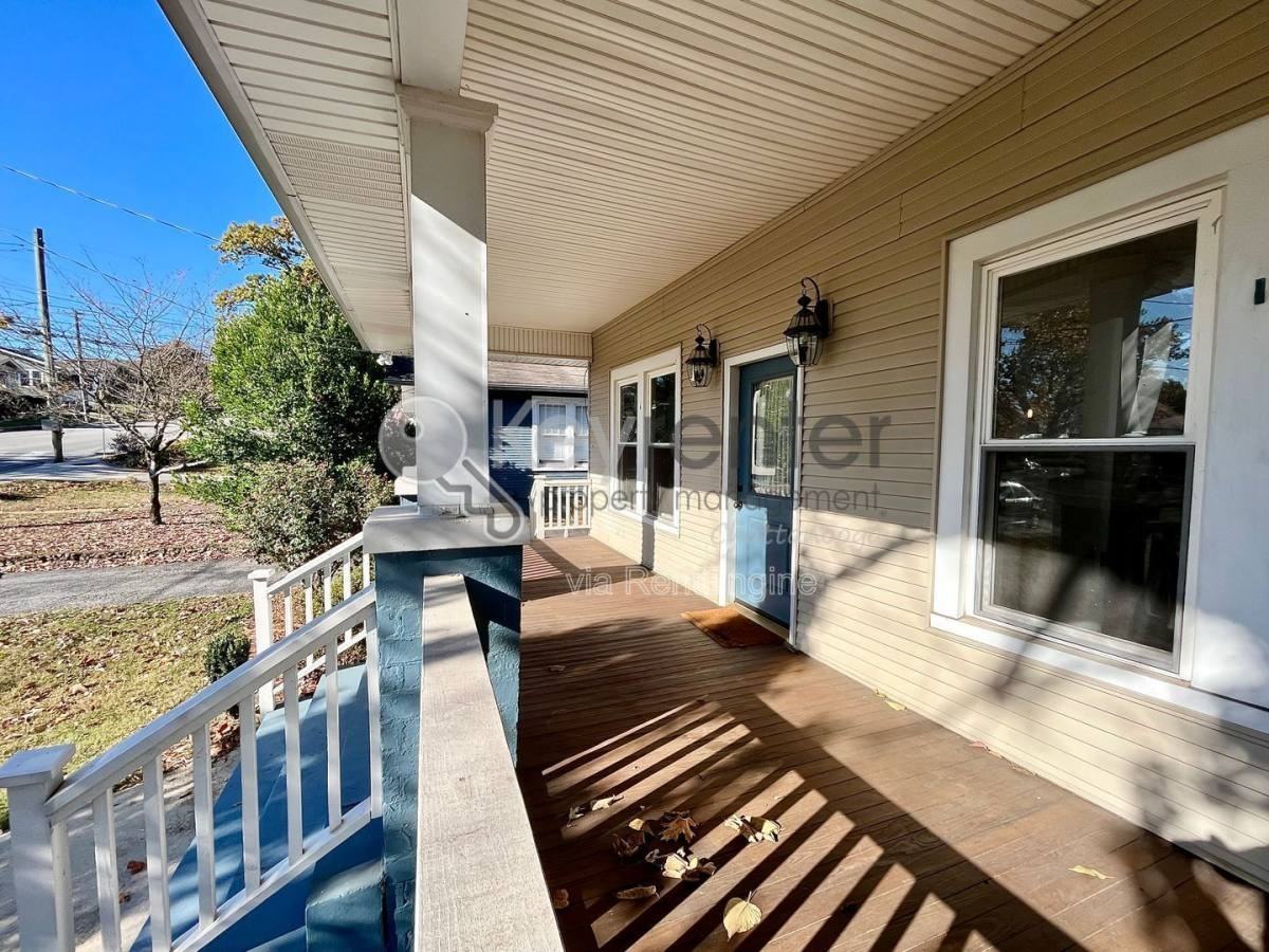 705 Barton Ave - Photo 3 of 10