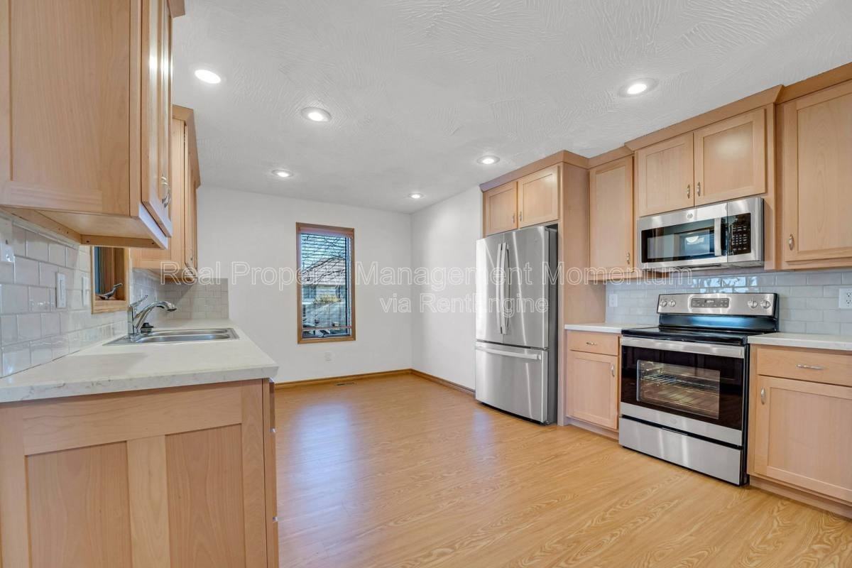 1868 S White Oak Ave - Photo 3 of 10