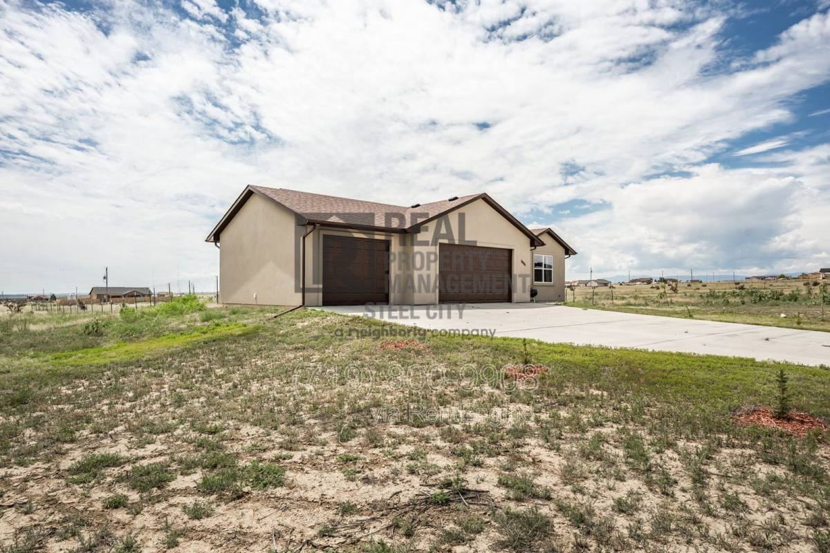 1886 E Jerrian Ln - Photo 2 of 10
