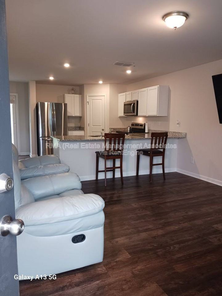 141 Catalpa Rd - Photo 3 of 10