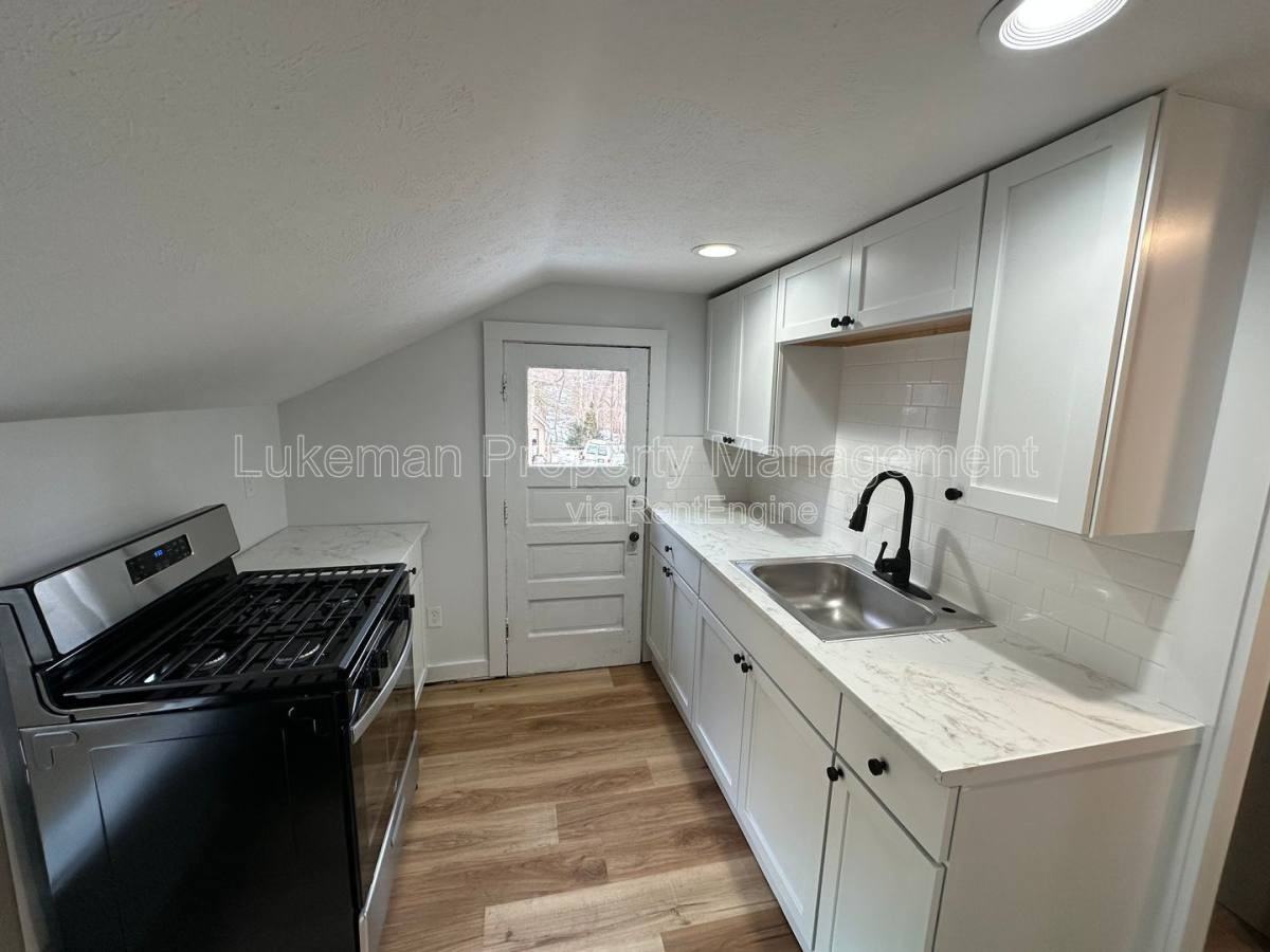810 Grant St - Photo 3 of 7