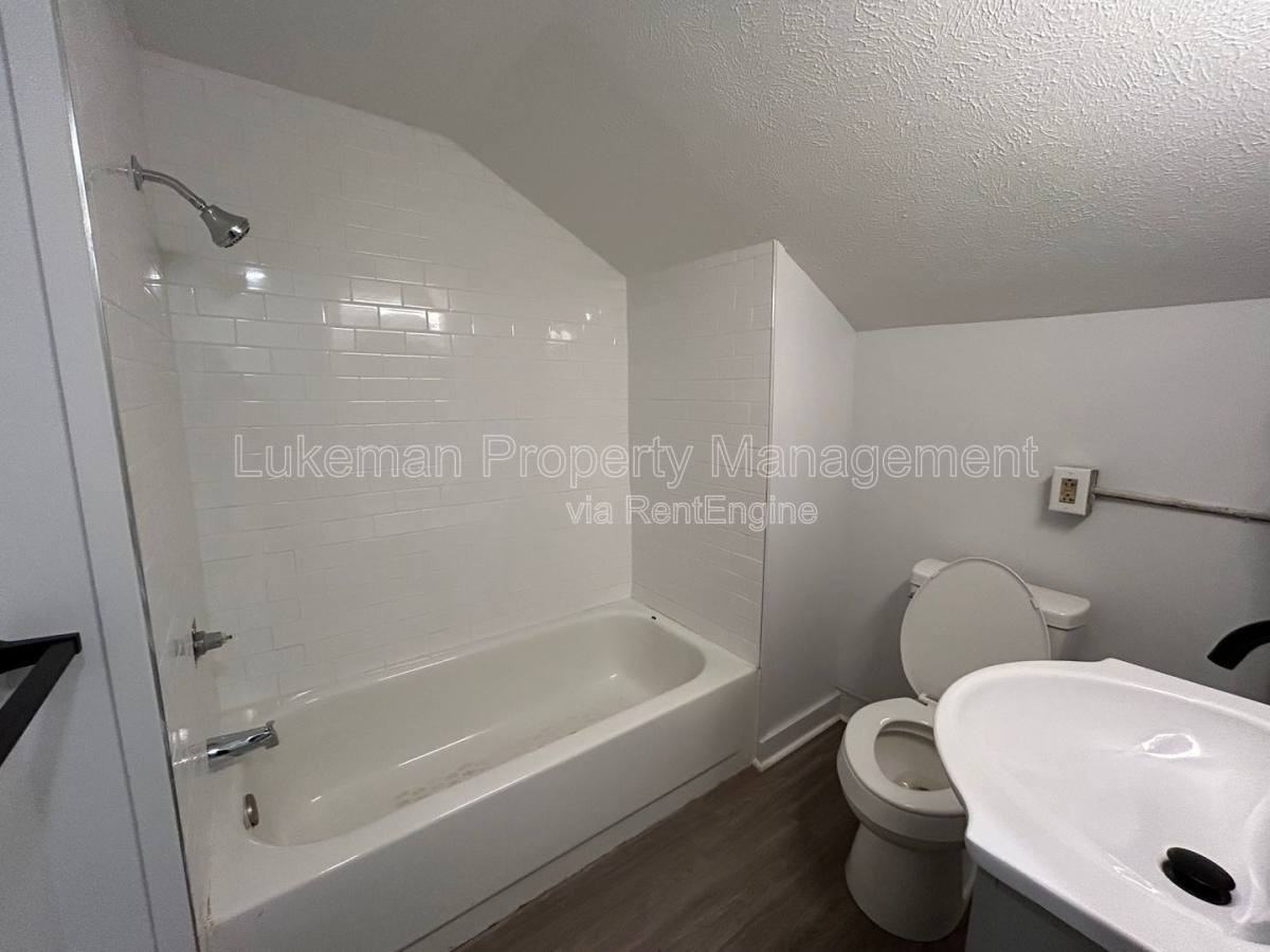 810 Grant St - Photo 5 of 7
