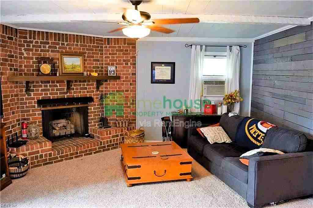 1439 Simpson Ct - Photo 3 of 10