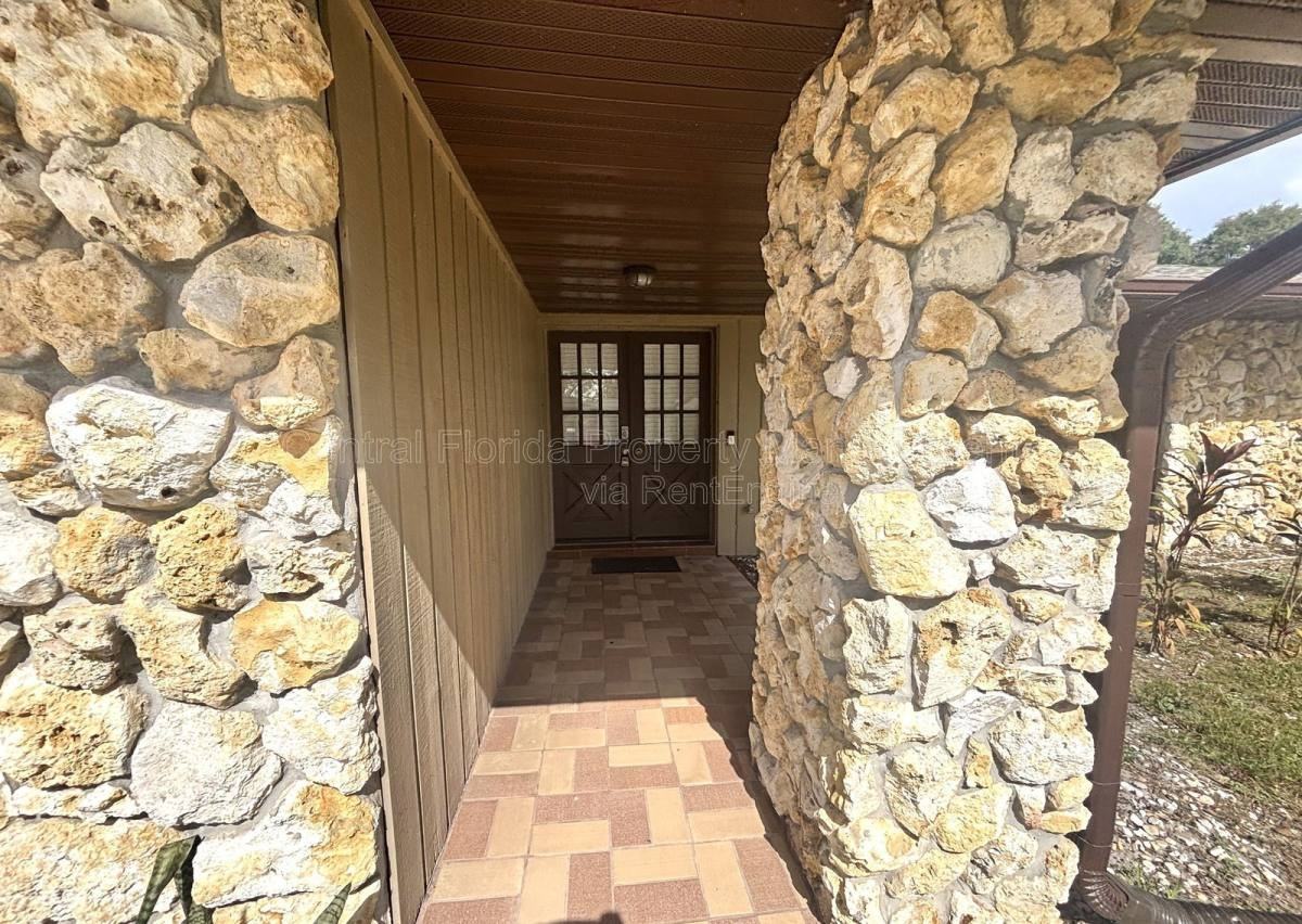 1009 Terry Dr - Photo 2 of 10