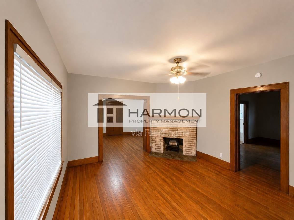 4612 S Seneca St - Photo 2 of 10