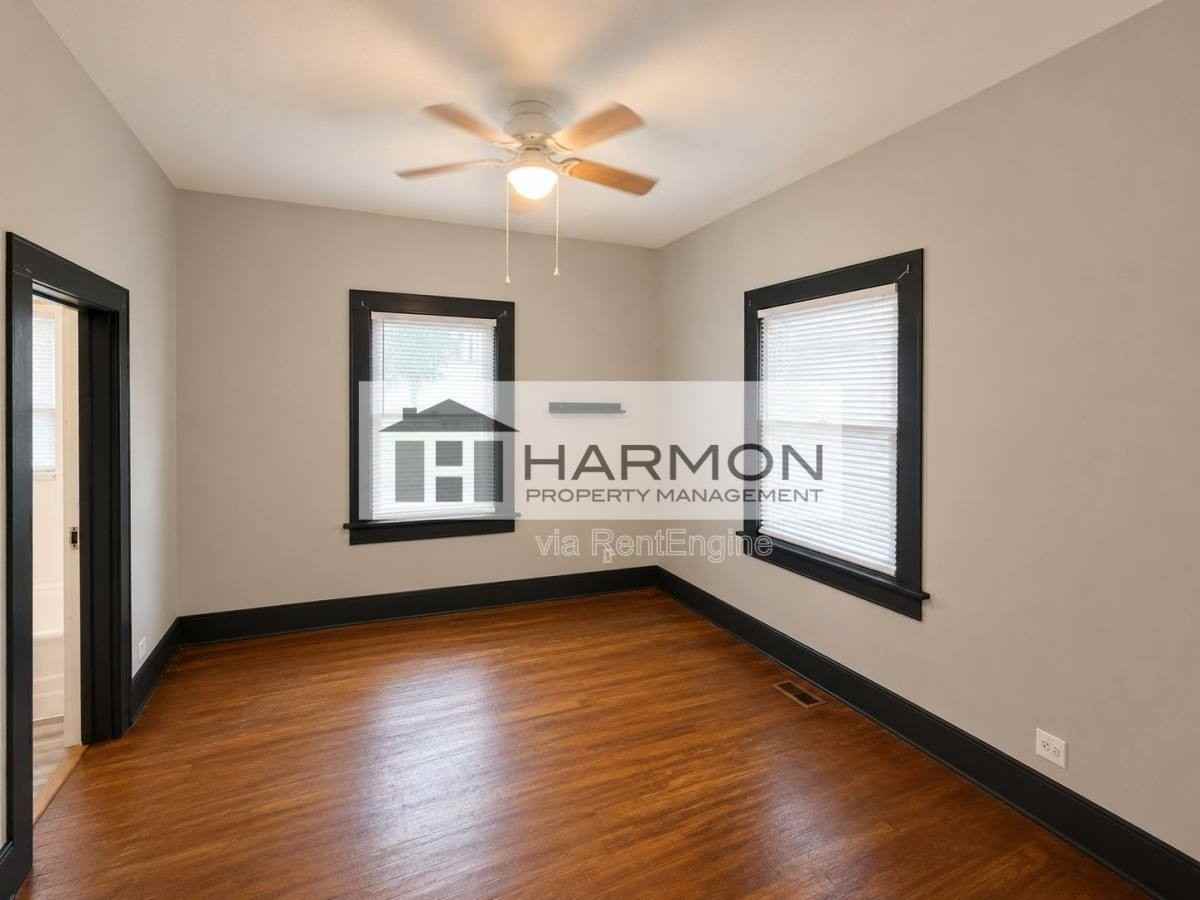 4612 S Seneca St - Photo 3 of 10