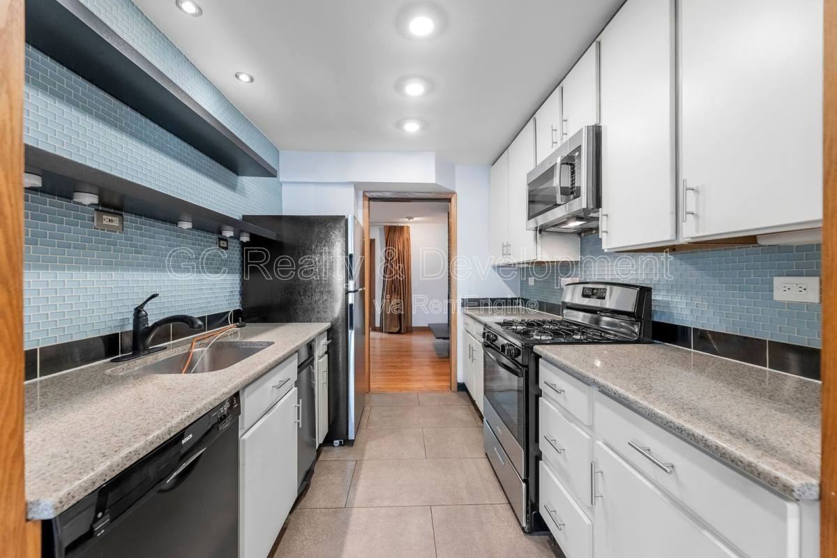 5217 S University Ave #C - Photo 2 of 10