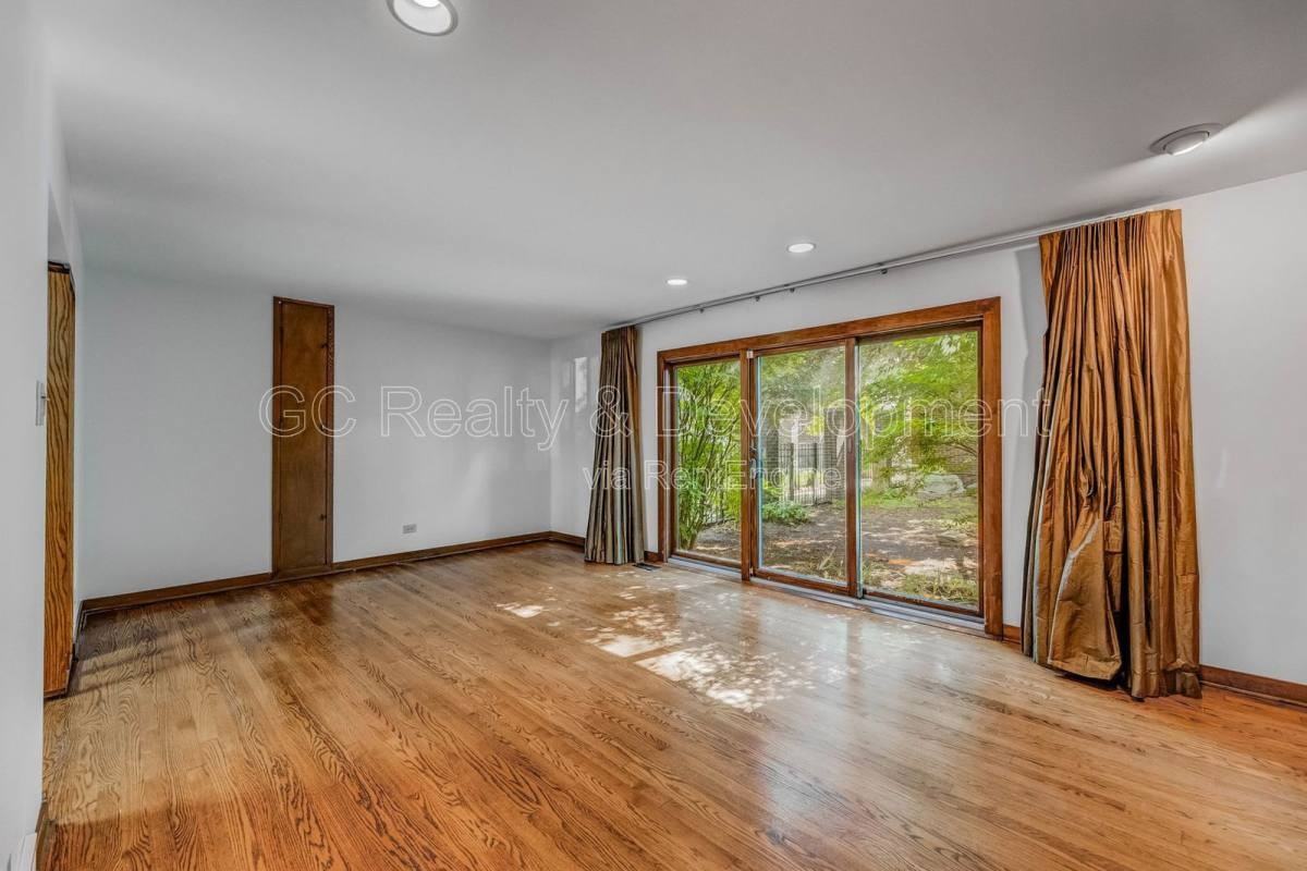 5217 S University Ave #C - Photo 3 of 10