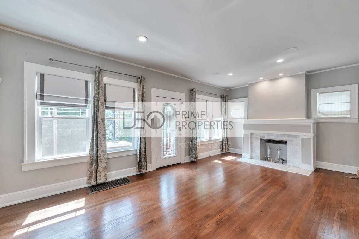1745 Sylvan Rd Sw - Photo 2 of 10