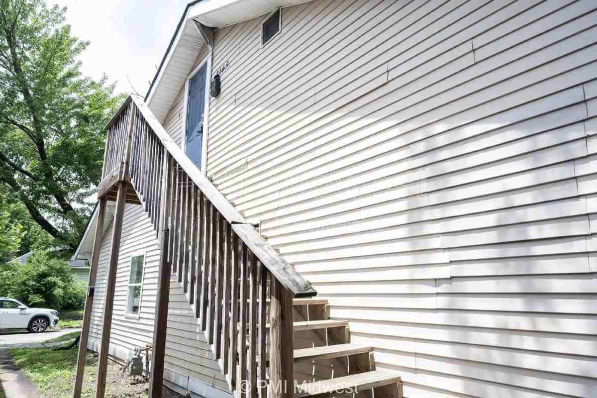 3165 Station St #B - Photo 2 of 10
