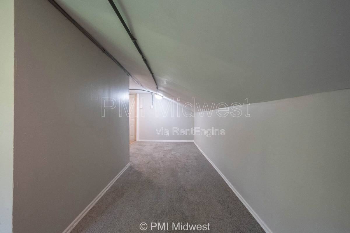3165 Station St #B - Photo 5 of 10