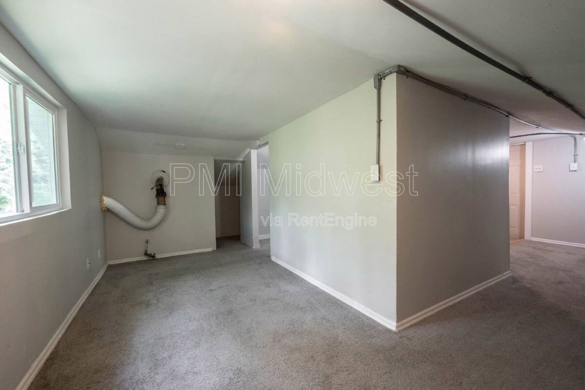 3165 Station St #B - Photo 6 of 10