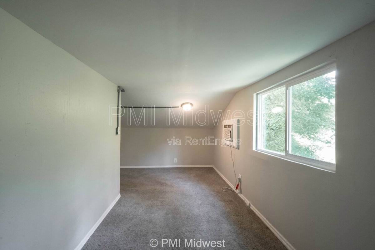 3165 Station St #B - Photo 7 of 10