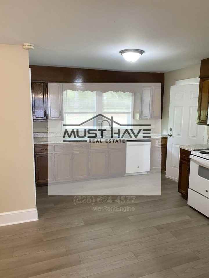 202 Newland Pl Nw - Photo 2 of 10