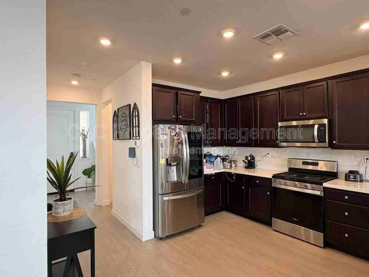 1948 Orfanos Ranch Dr - Photo 3 of 10