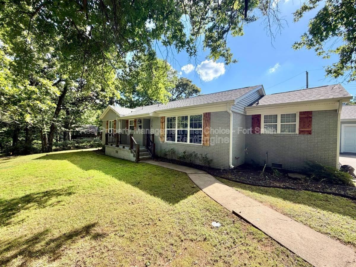 2120 Garner Ln - Photo 2 of 10
