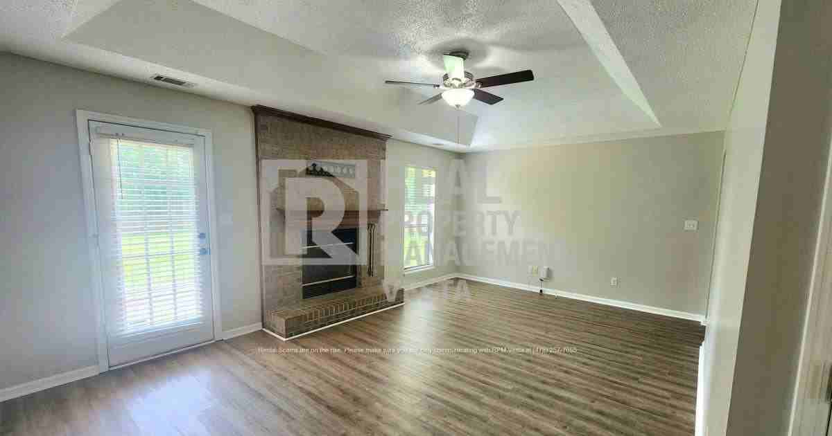 100 Wiley Way - Photo 2 of 10