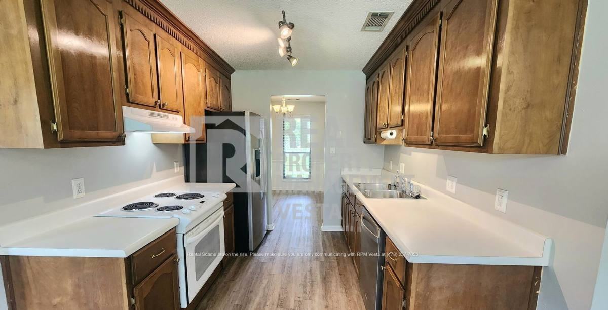 100 Wiley Way - Photo 3 of 10
