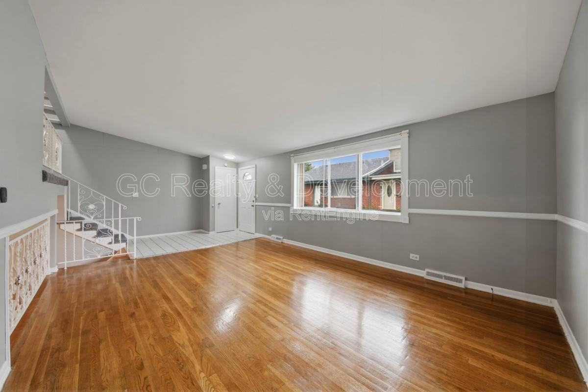 9517 Terrace Pl - Photo 3 of 10