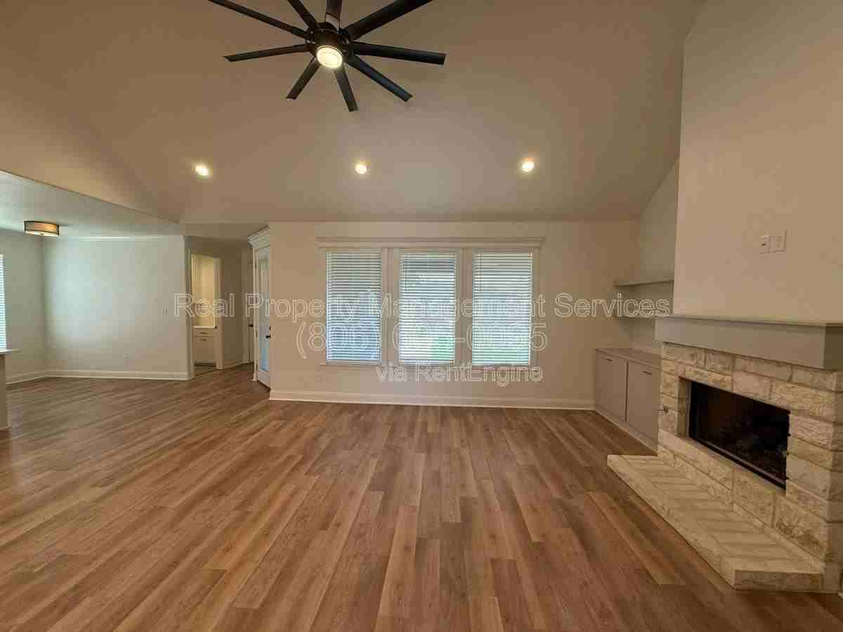 7621 54th St - Photo 2 of 10