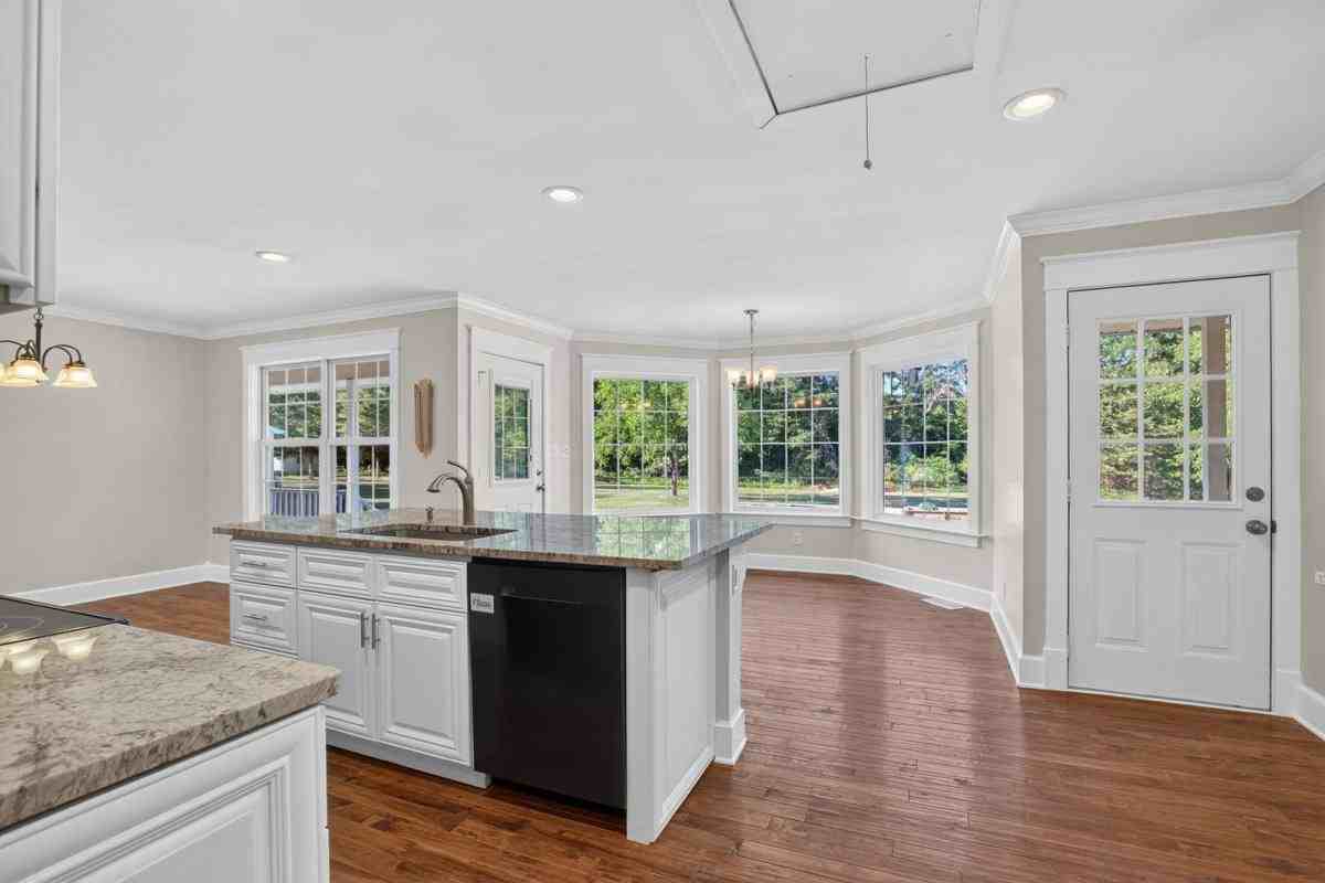11880 Provident Dr - Photo 2 of 10