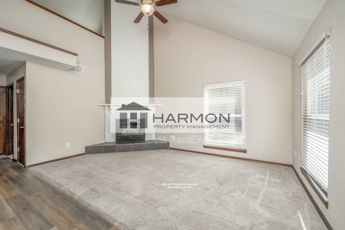 2138 S Fieldcrest Cir - Photo 2 of 10