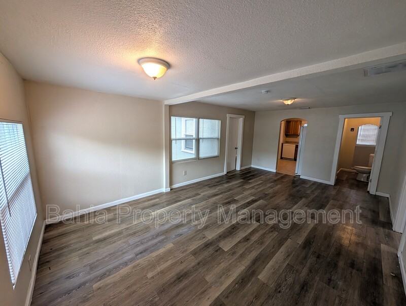 1013 20th Ave S - Photo 4 of 19