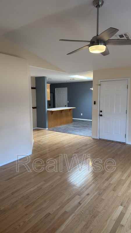 1951 Sw Betty Ln - Photo 4 of 35