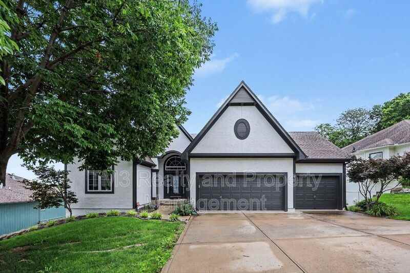 5605 Ne Coral Dr - Photo 2 of 29