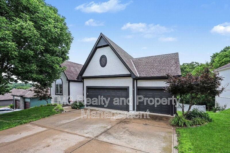 5605 Ne Coral Dr - Photo 3 of 29