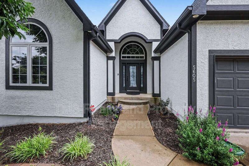 5605 Ne Coral Dr - Photo 4 of 29