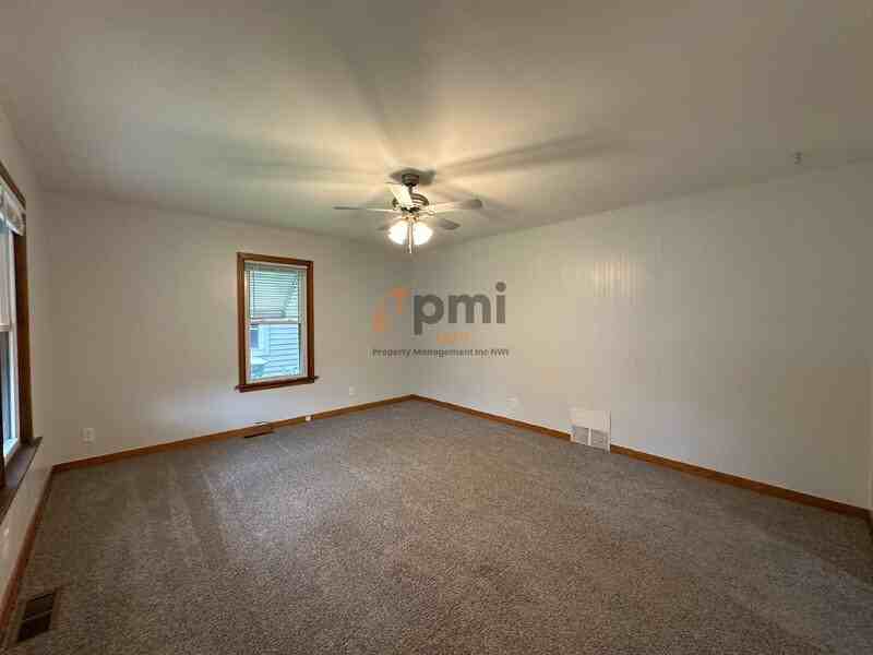 811 Institute St - Photo 3 of 24