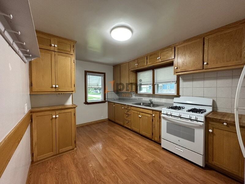 811 Institute St - Photo 5 of 24