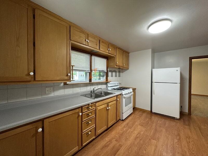 811 Institute St - Photo 6 of 24