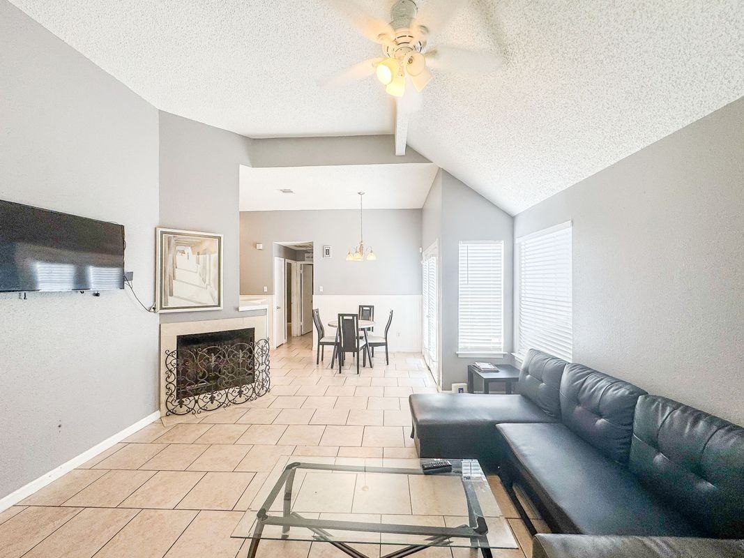 18579 N Lyford Dr - Photo 2 of 16