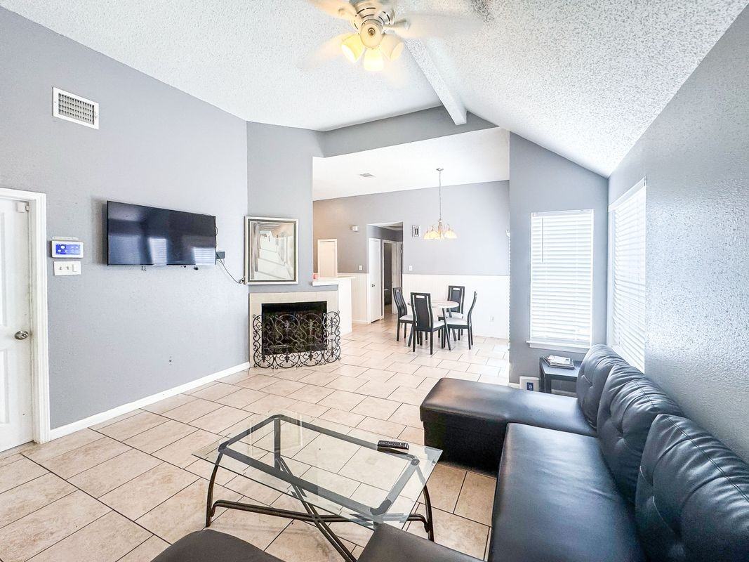 18579 N Lyford Dr - Photo 3 of 16