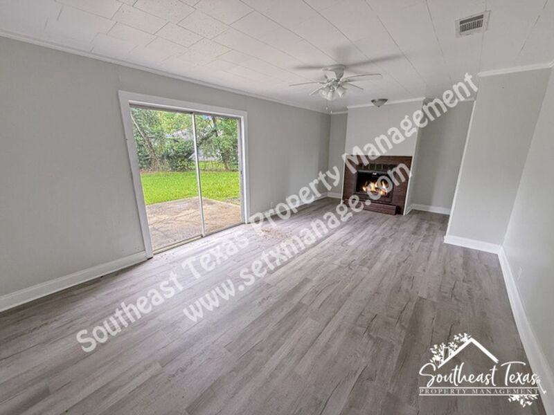 2325 Butler Dr - Photo 2 of 10