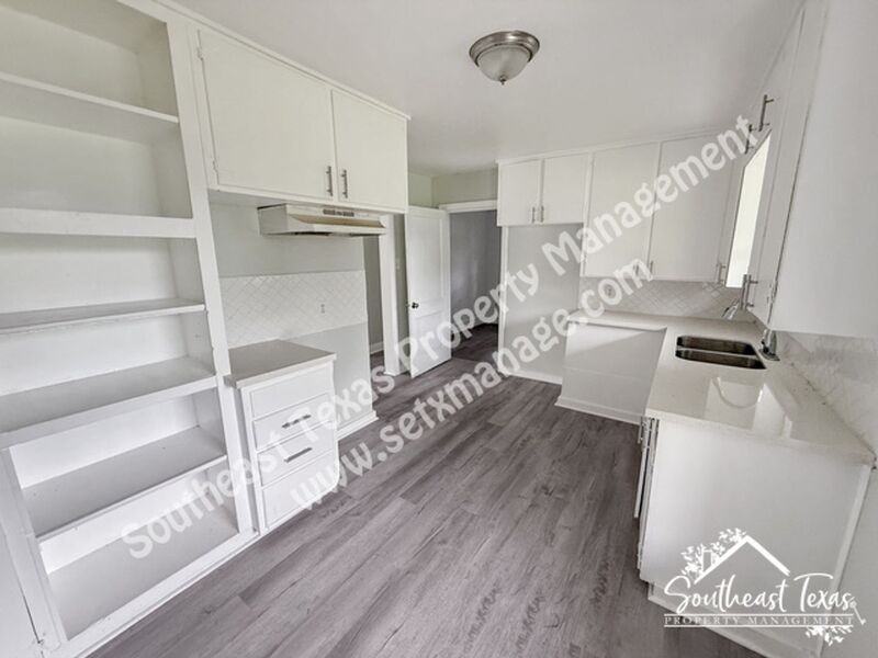 2325 Butler Dr - Photo 3 of 10