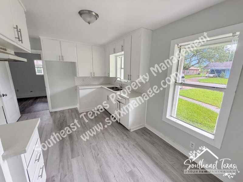 2325 Butler Dr - Photo 4 of 10