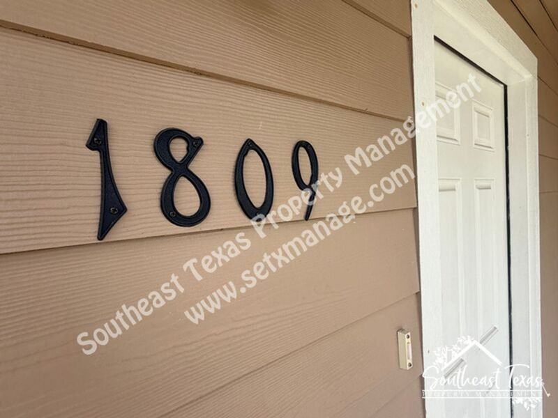 1809 15th St - Photo 3 of 6