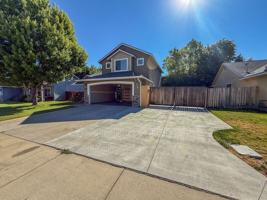 featured image of 3420 N Oakstone Ave