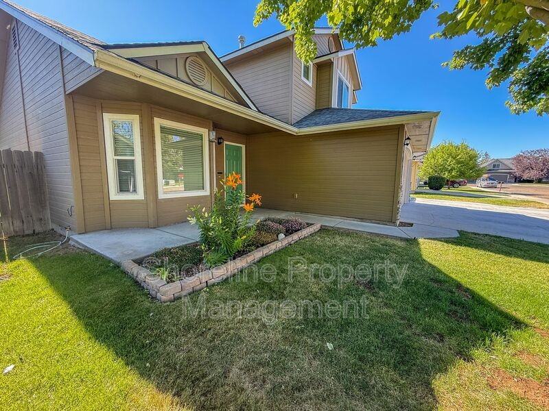 3420 N Oakstone Ave - Photo 3 of 42