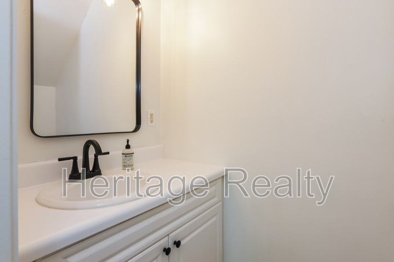 2574 Kenilworth Ln - Photo 6 of 6