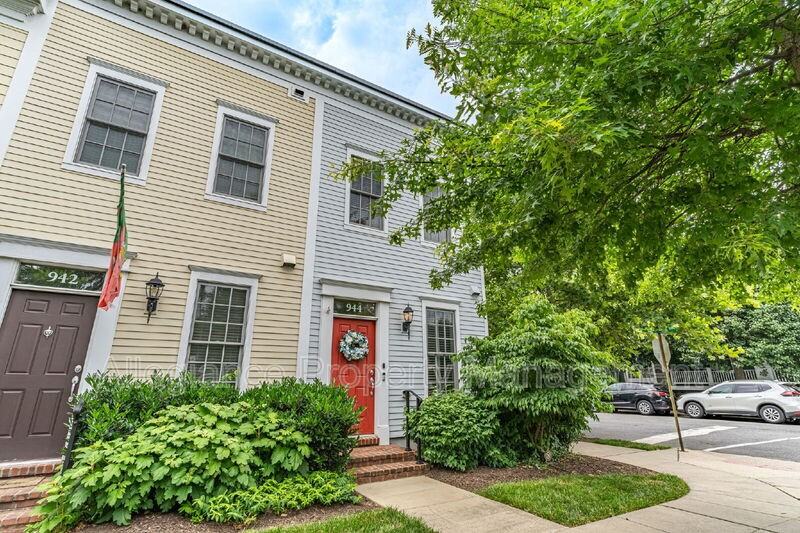 944 N Columbus St - Photo 2 of 41