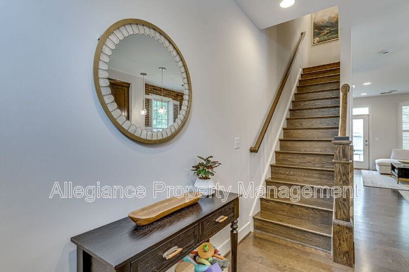 944 N Columbus St - Photo 3 of 41
